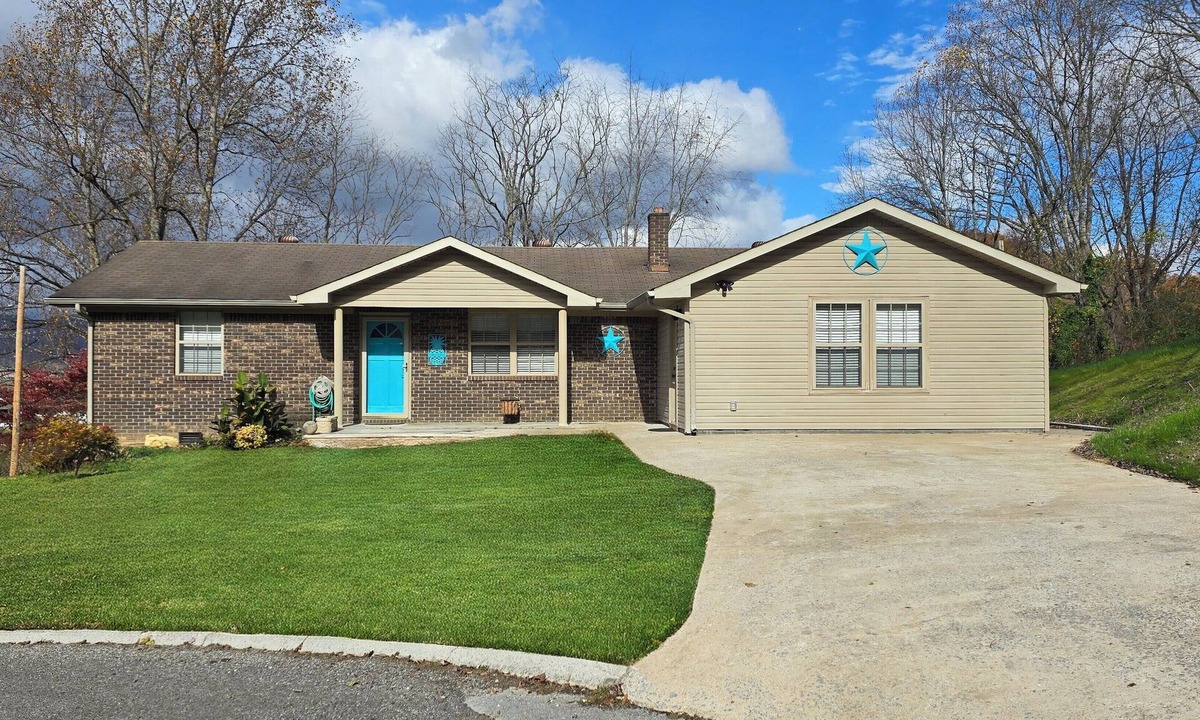 Arthur House | Entire Home - Jackson MTN Retreat 3-bedroom 2 Bath -Near LMU & Bowling alley