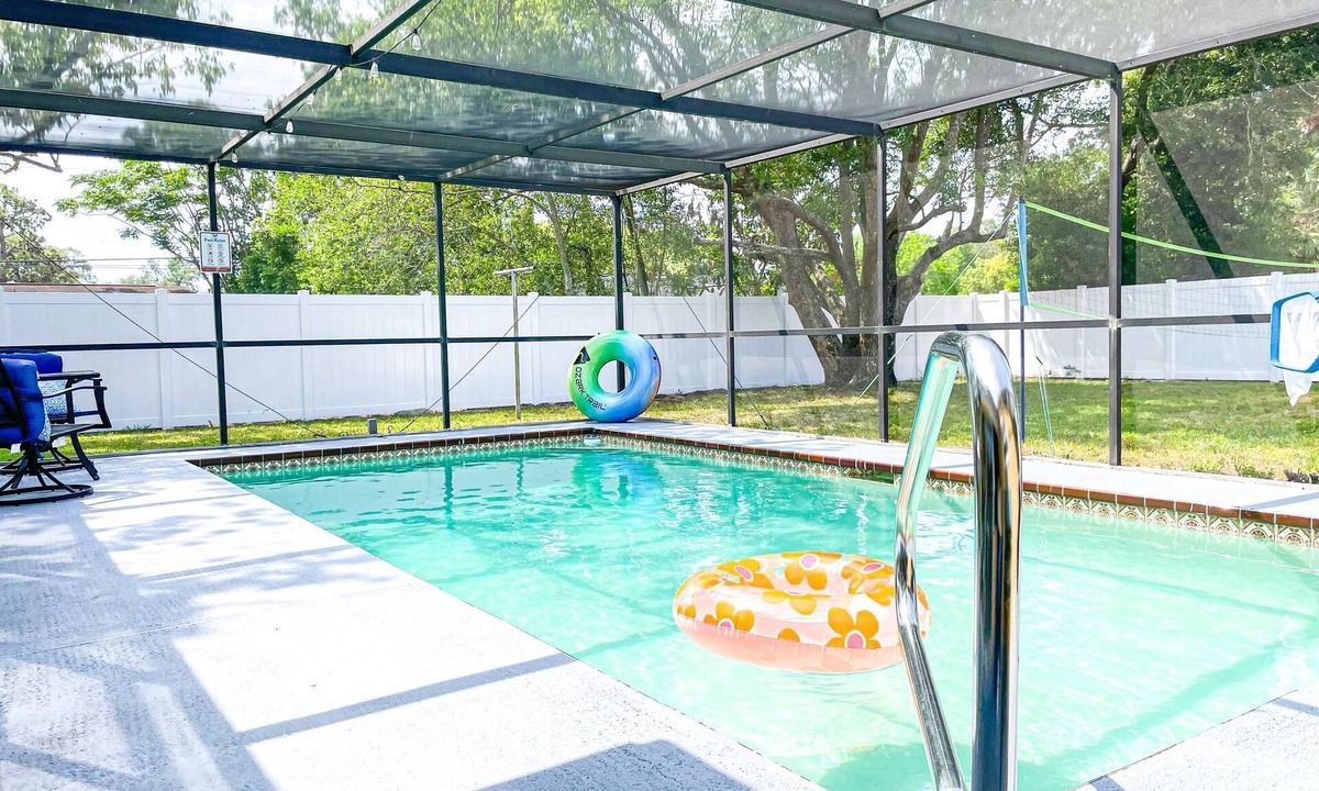Berkeley Manor House | Entire home with Screened- In Pool , Fully Fenced.