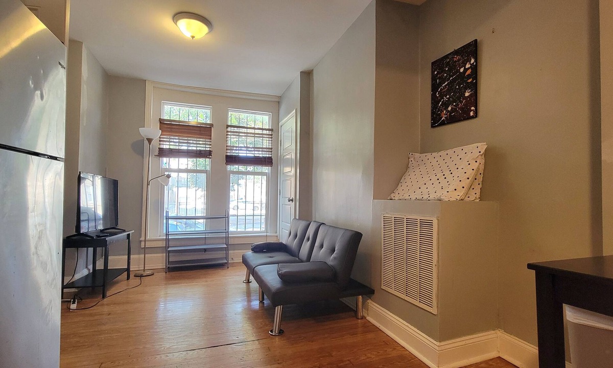 Downtown Baltimore Apartment | Entire House 1BD King Bed near Downtown