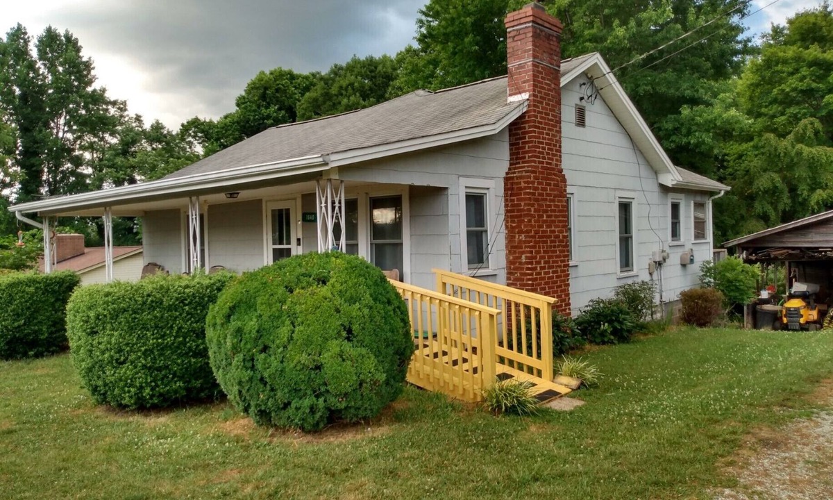 Morganton House | Entire House in the Heart of Western Burke County, NC