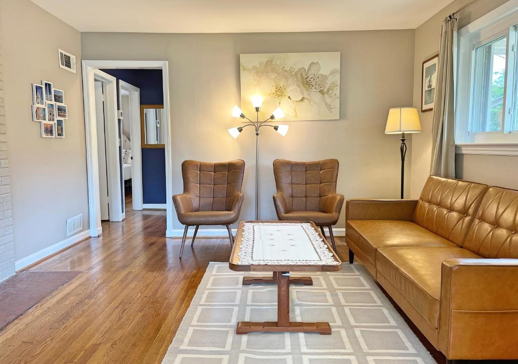 Arlington House | Entire Private 3 Bedrooms 1 Bathroom Single House with Fenced Garden