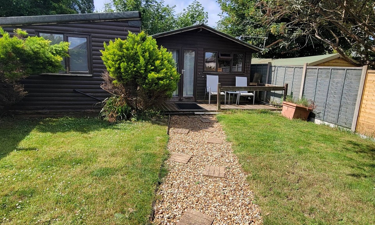 Bournemouth Cabin | Entire Spacious Cabin with Private Garden