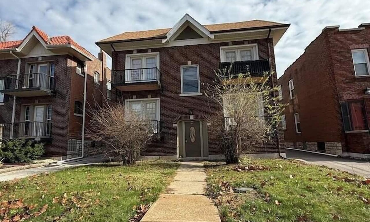 University City Apartment | Entire Upper Floor Dual-Suite Walk to Loop