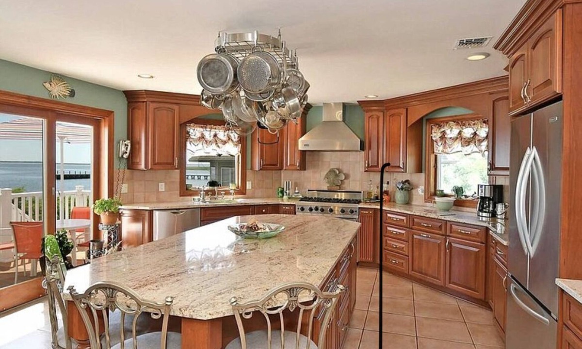 Mastic Beach House | Entire Waterfront Home with Panoramic Views of the Bay and Private Beach