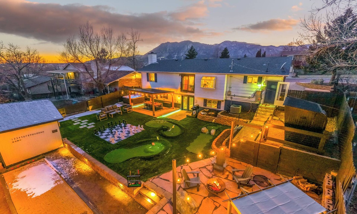 Cheyenne Meadows House | Epic Family Home: Mini-Golf, Sauna, Hot Tub, Games