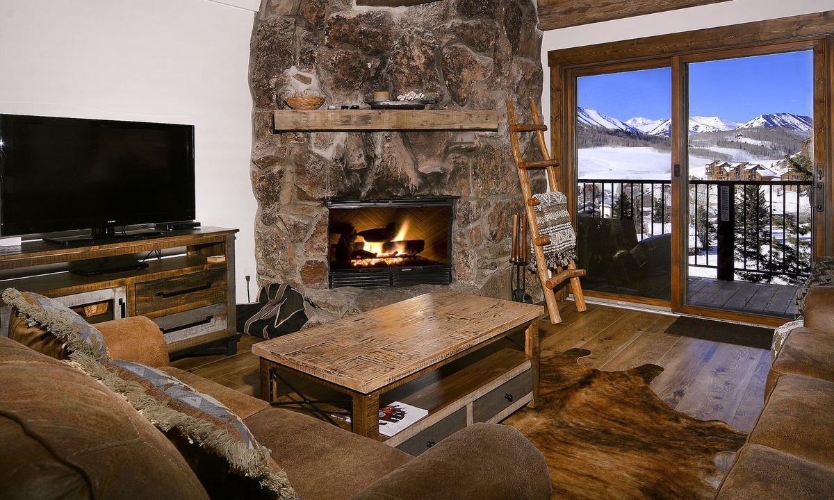 Mount Crested Butte Condo | Epic Location! True Ski-In/Ski-Out Access. Corner Condo close to everything