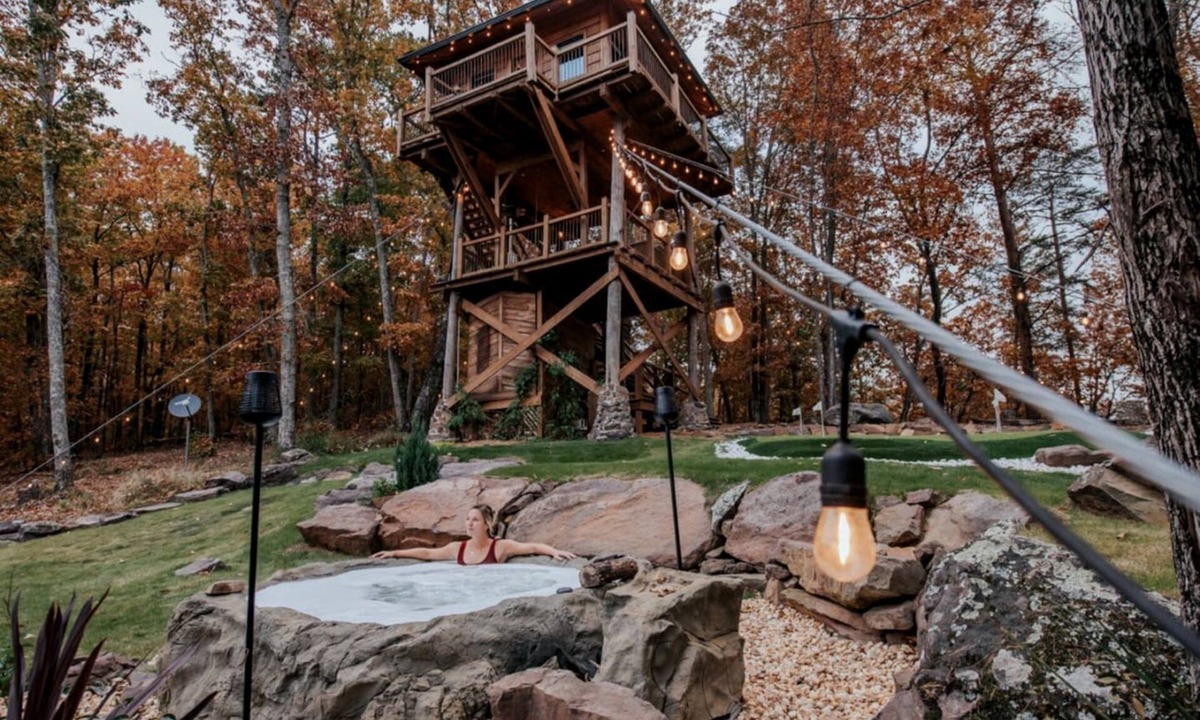 Ringgold Cabin | Epic Lookout Tree House Tower Overlooking the Breathtaking North Georgia Appalachian Mountains, Ringgold