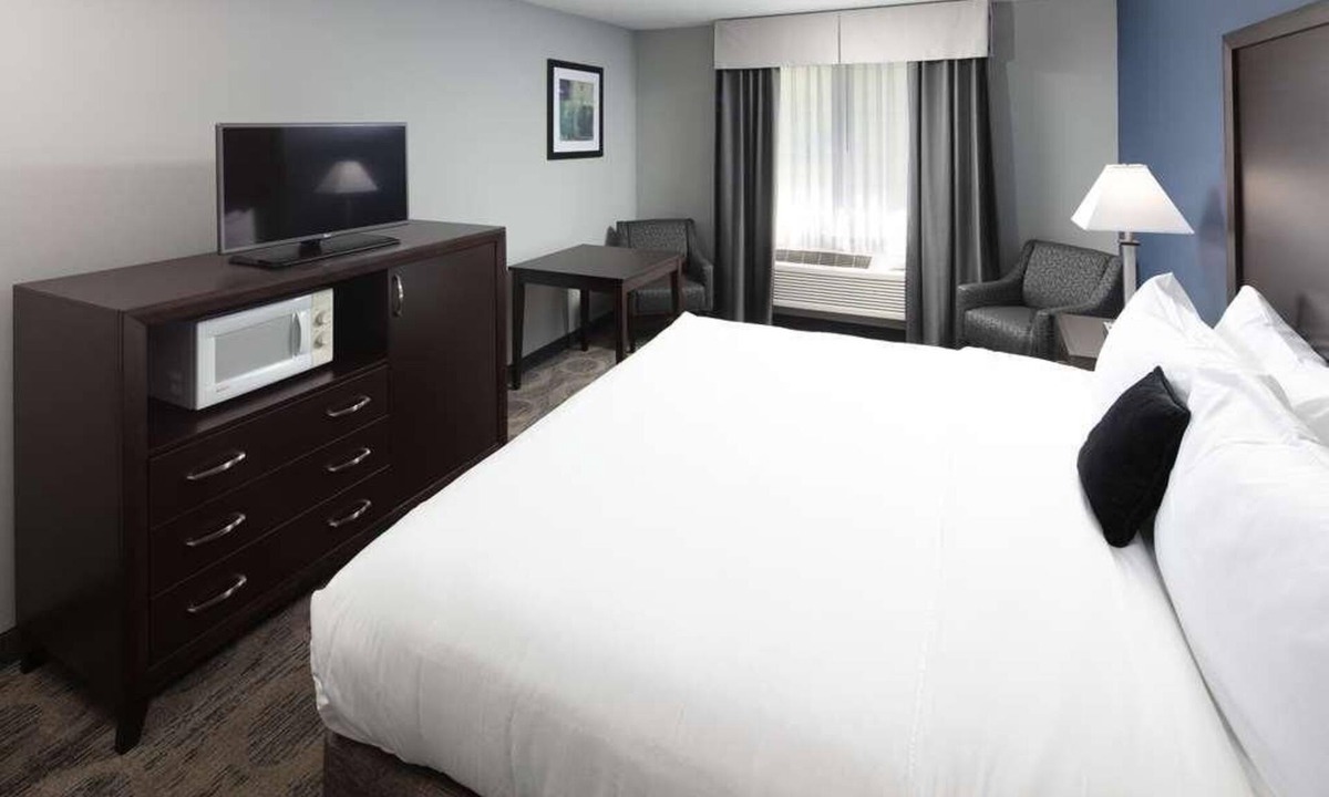Sequim Hotel | Epic Vacay! King Unit, Breakfast, Spa & Wellness Center, Close to Attractions