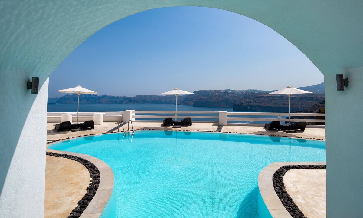 Akrotiri Hotel | Epic View Suites