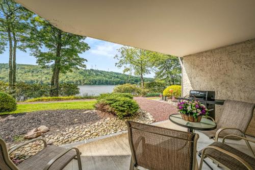 Lake Harmony House | Epic Views & Pool Access! Gem on Big Boulder Lake