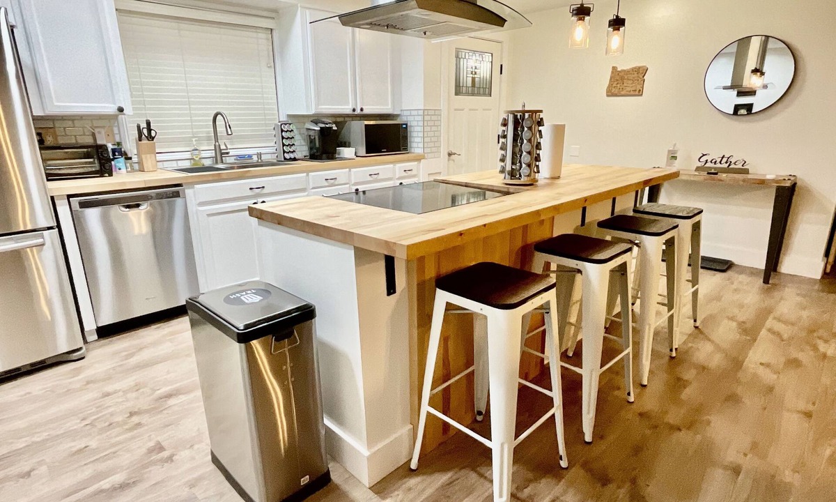 Tigard House | Equipped 3bd/2ba Home with Private Backyard Oasis, Comfort & Convenience Await!