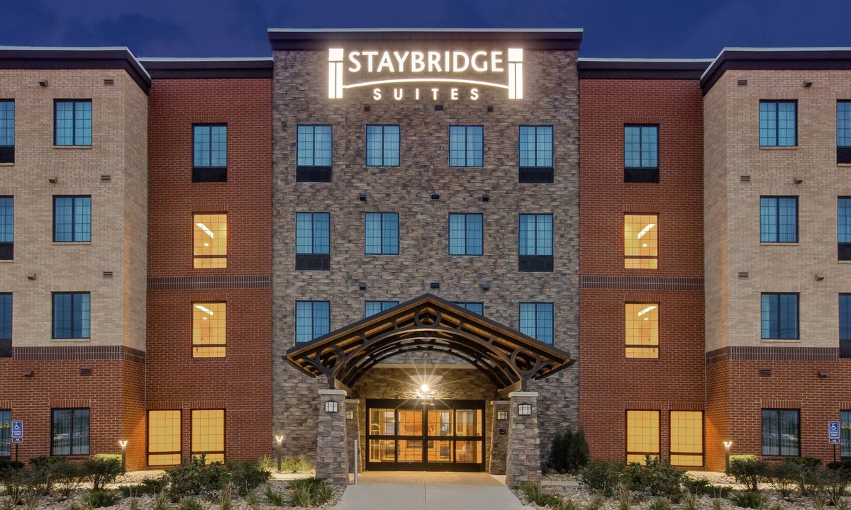 Benton Harbor Condo | Equipped Studio | Free Daily Breakfast, Indoor Pool + Fitness Center