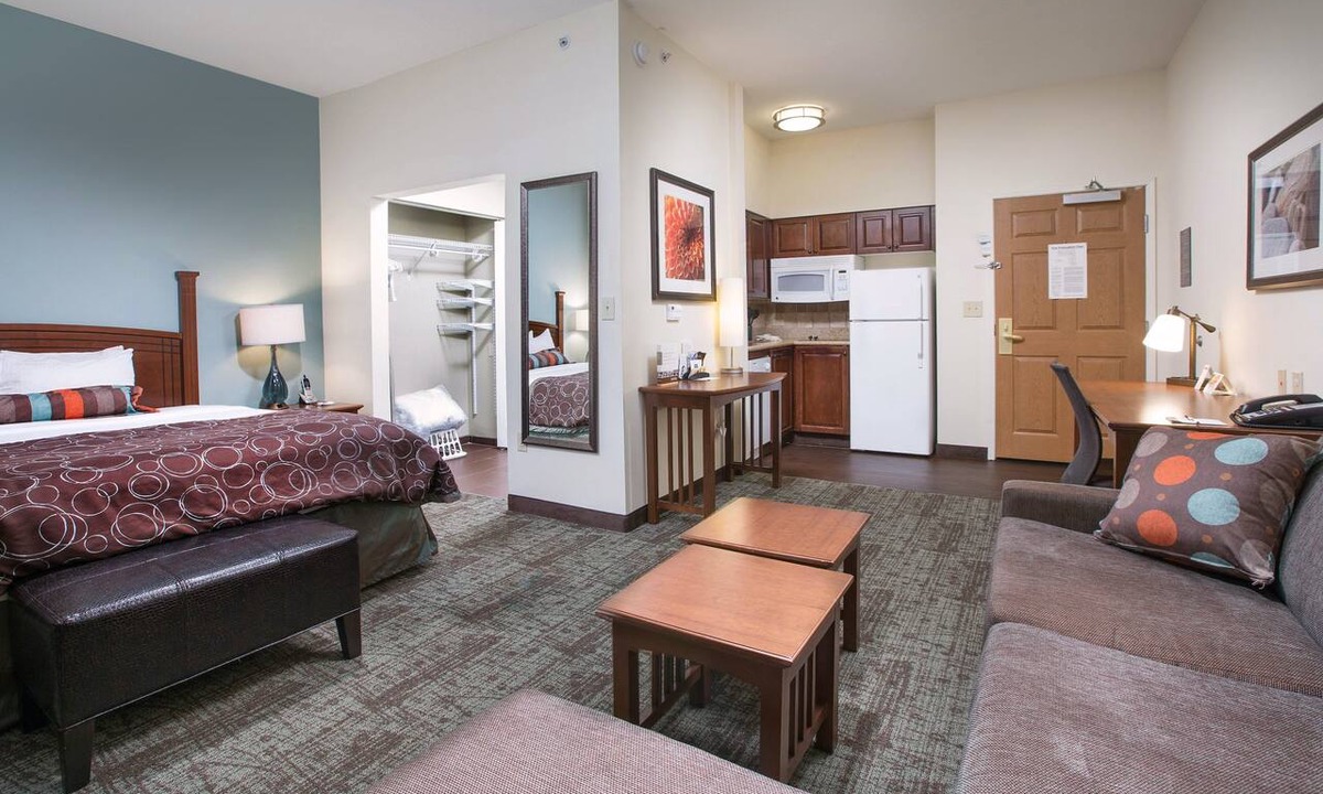 National Hills Apartment | Equipped Studio Near Bush Field Airport | Free Daily Breakfast