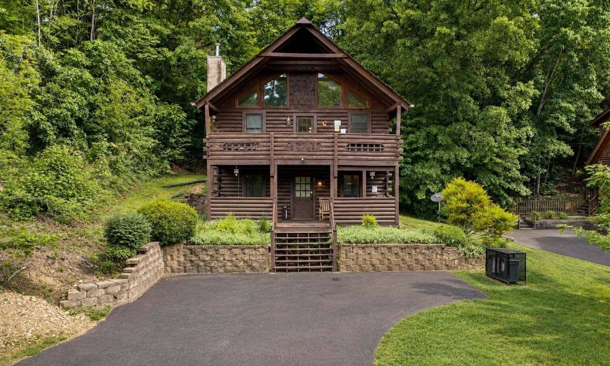 Pigeon Forge Cabin | ER24 - Honeysuckle Holler | Great Location.Close to town