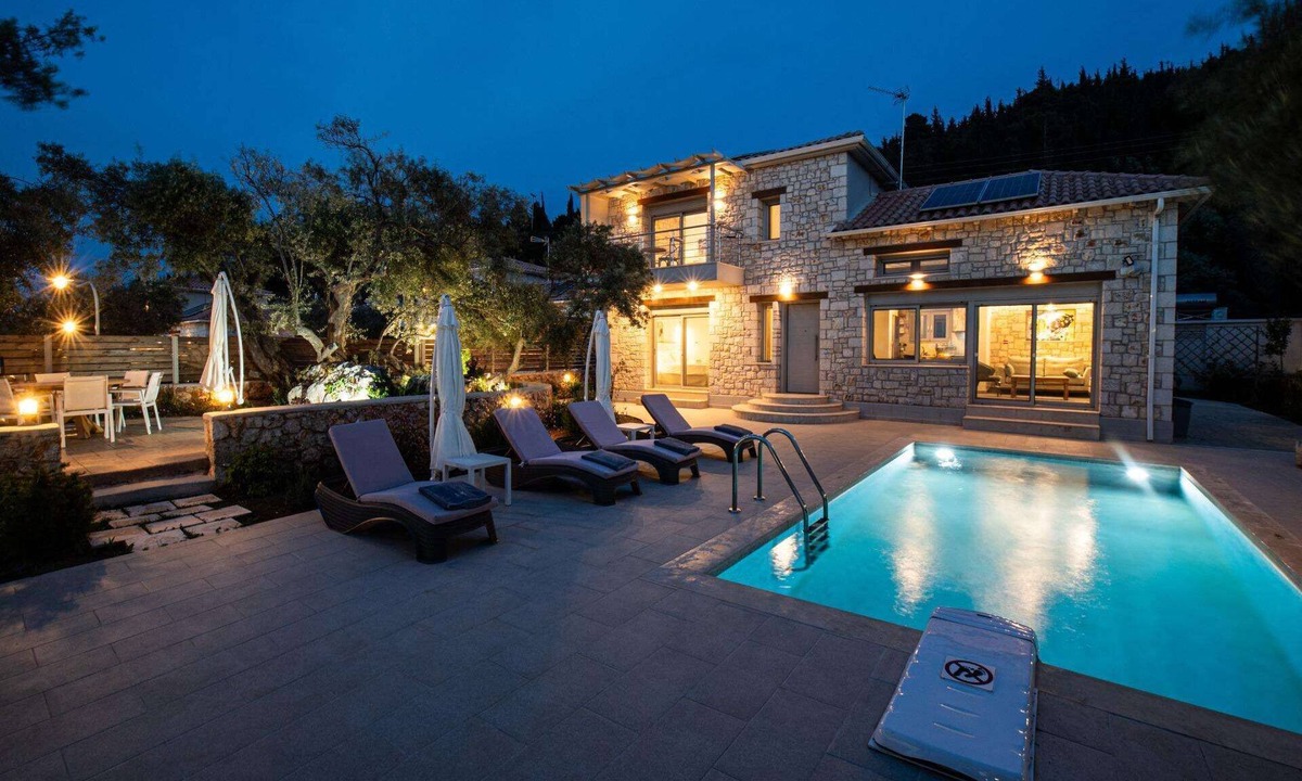 Tsoukaladhes Villa | Eratito - Three Bedroom Villa, Sleeps 6