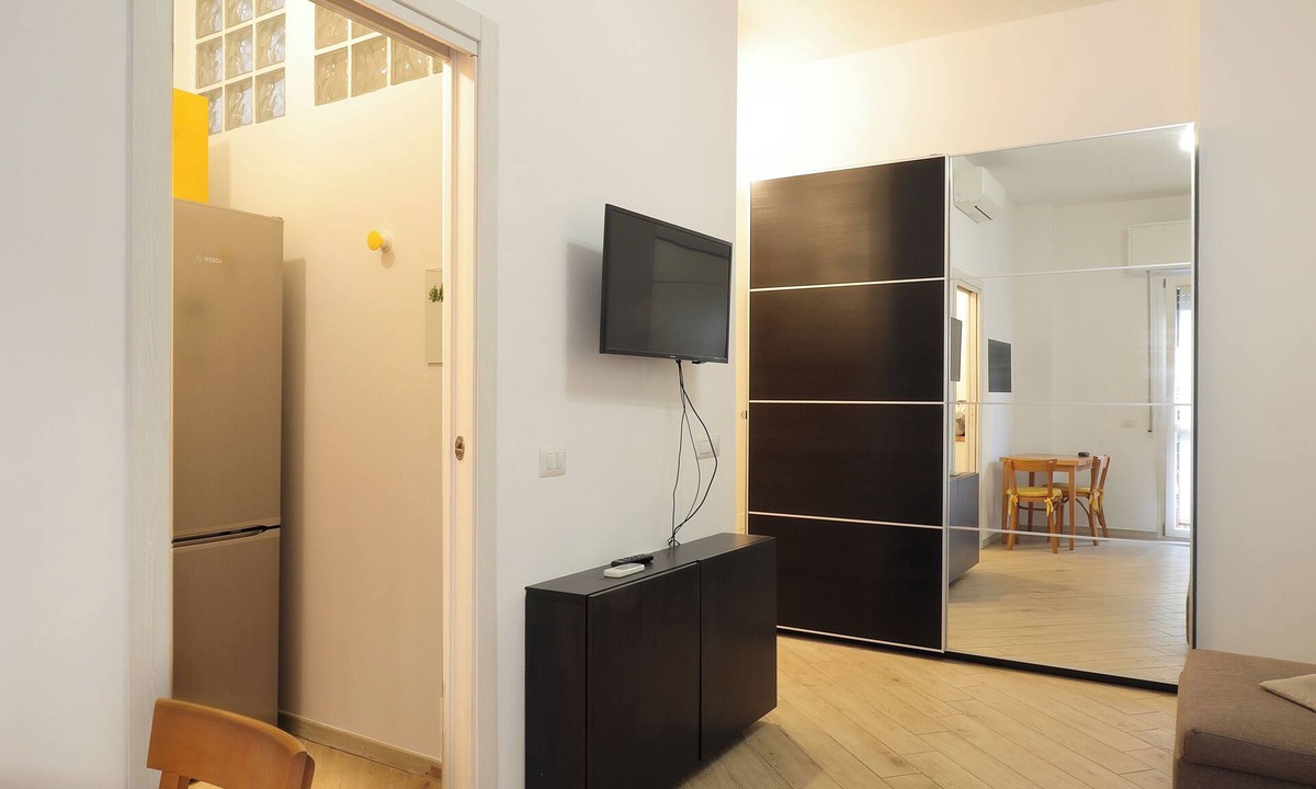 Giambellino Apartment | Eri-kasa | Elegant studio apartment with balcony and wi-fi