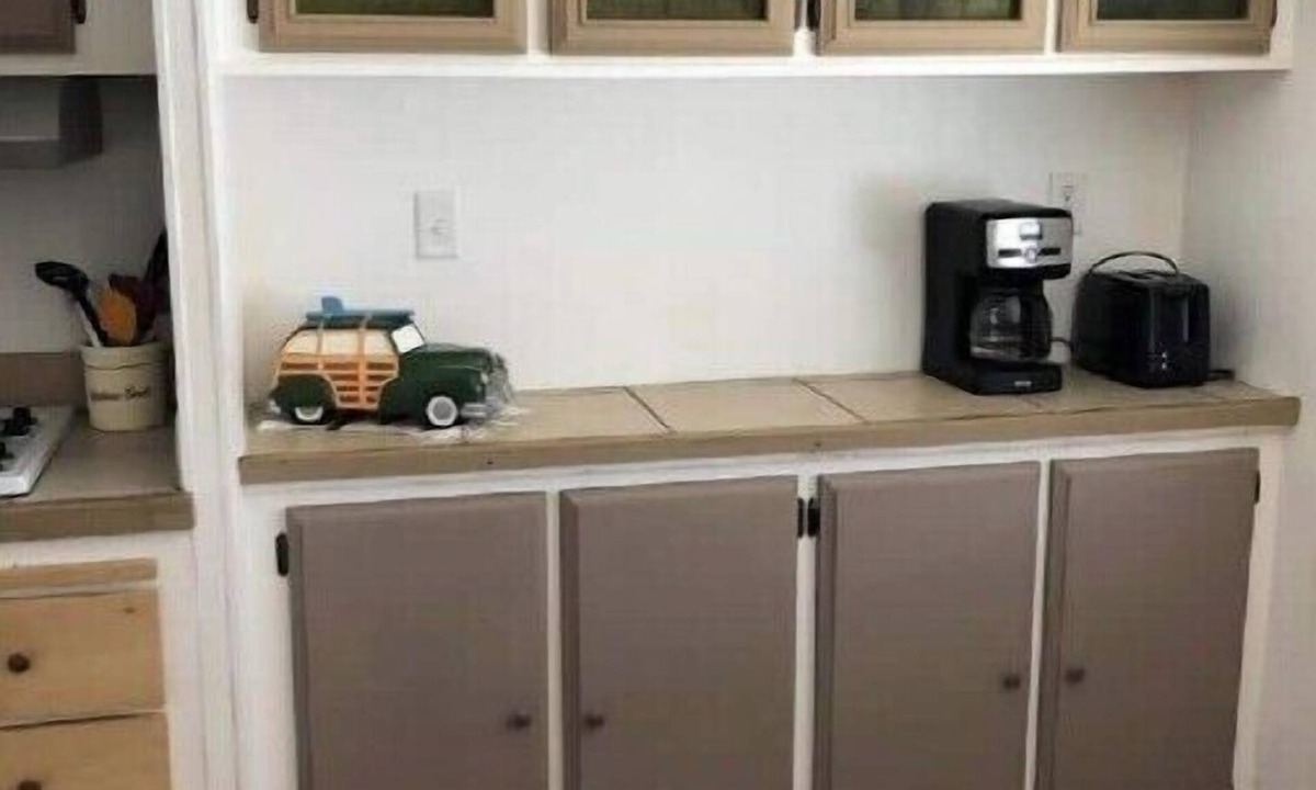 Topock House | Eric's Toy Box on Route 66!, Fully fenced yard for your children and fur babiesn