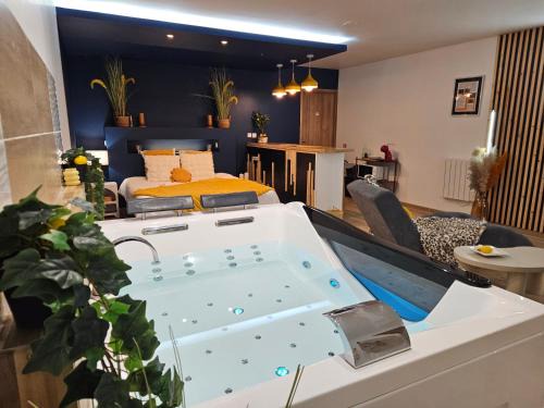 La Bassee Bed & Breakfast | Escale dans un Cocon Spa Privatif & Design, petit déjeuner compris
