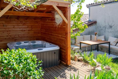 Saint-Victor-sur-Loire Apartment | Escale victorienne