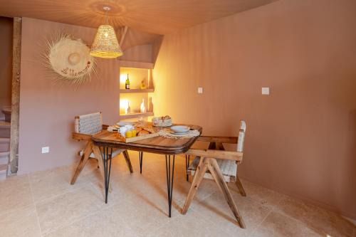 Saint-Victor-sur-Loire Apartment | Escale victorienne suite elegance