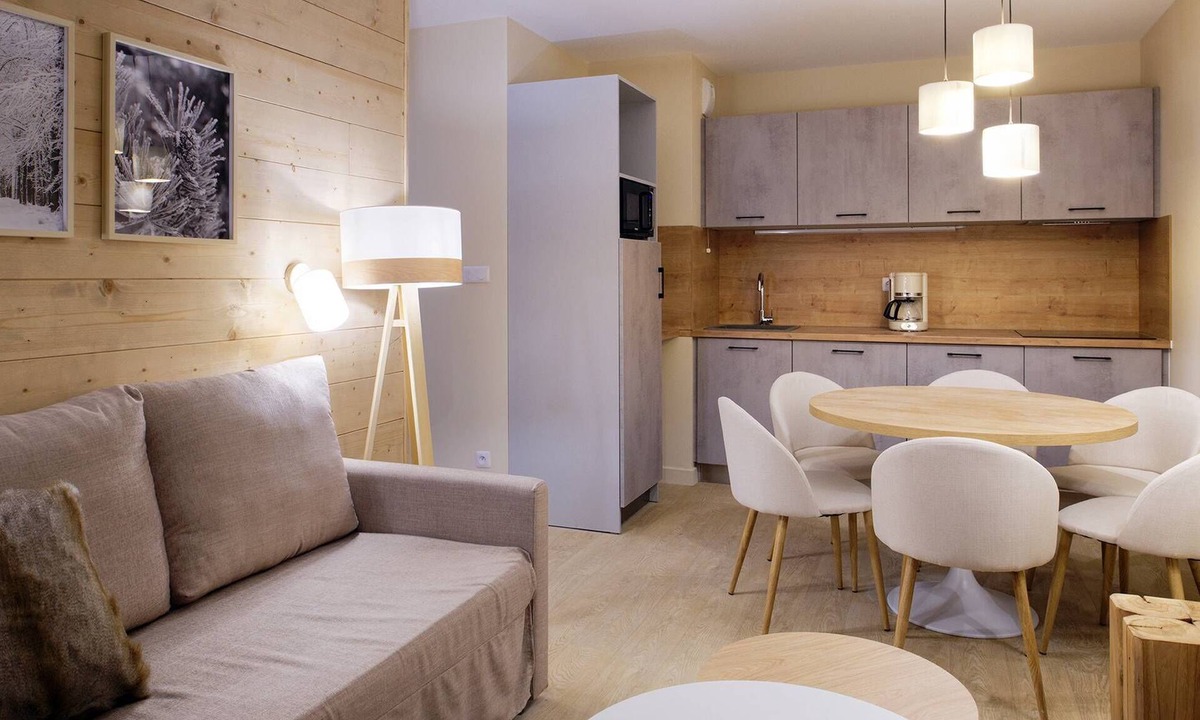 Huez Condo | Escapade de ski au Alpes | spa, piscine + gym!