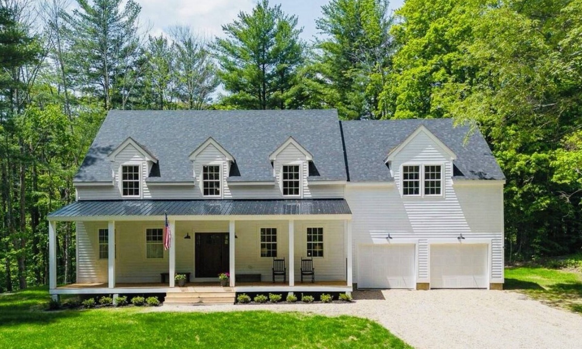 Sheffield House | Escape & Explore! NEW Berkshires Farmhouse