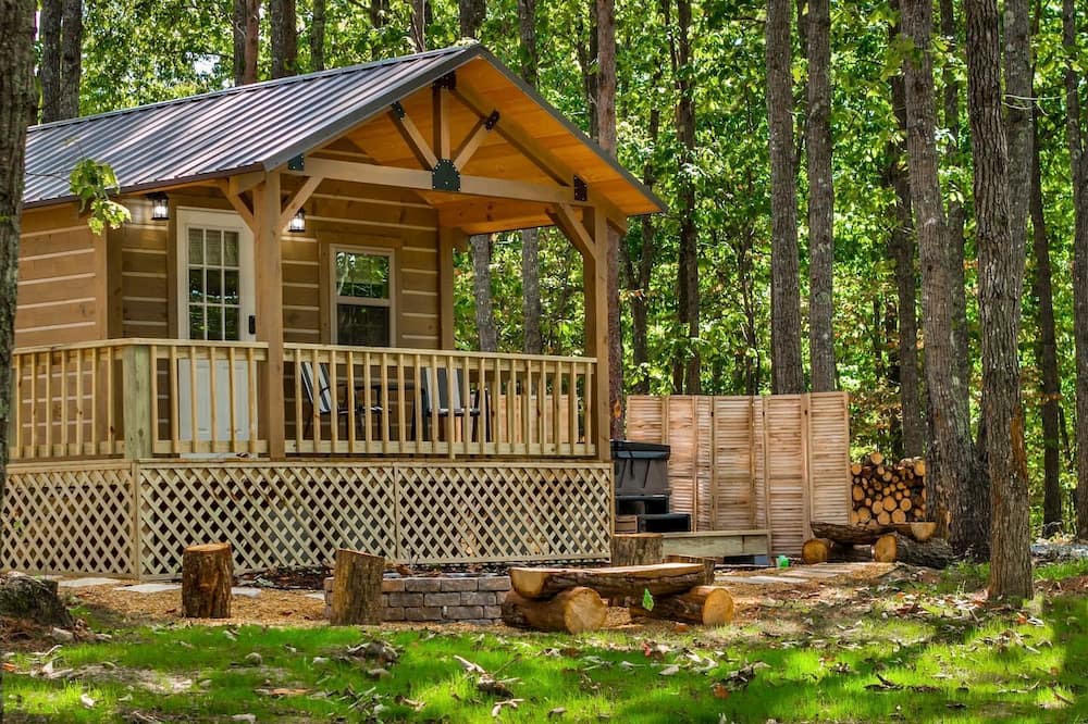 Mentone Cabin | Escape to a Charming Cabin with Hot Tub & Covered Porch in Mentone, Alabama