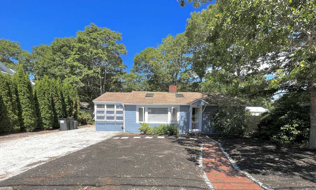 Popponesset Cottage | Escape to a seaside cottage in Popponesset. Beach less than 5 minutes away