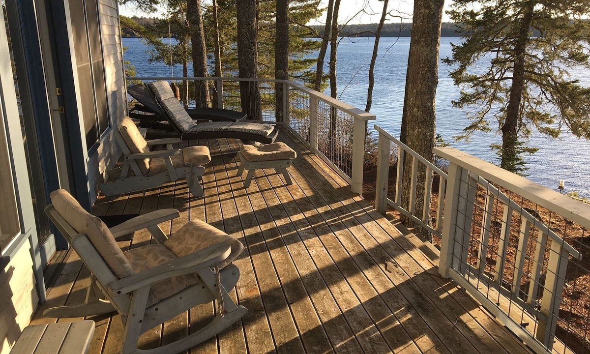 Sullivan House | “Escape” to a Waterfront Artist’s Home on Secluded Evergreen Point, Taunton Bay