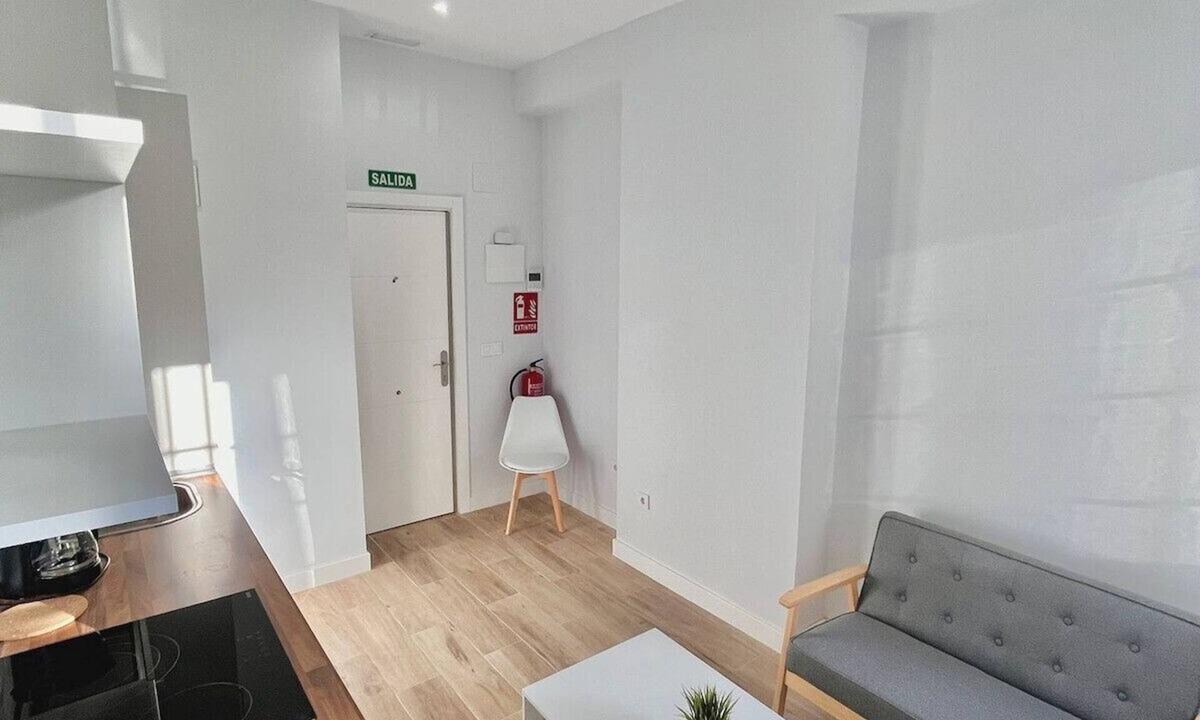 Hortaleza Apartment | Escape to Madrid: Modern and Cozy Studio near IFEMA