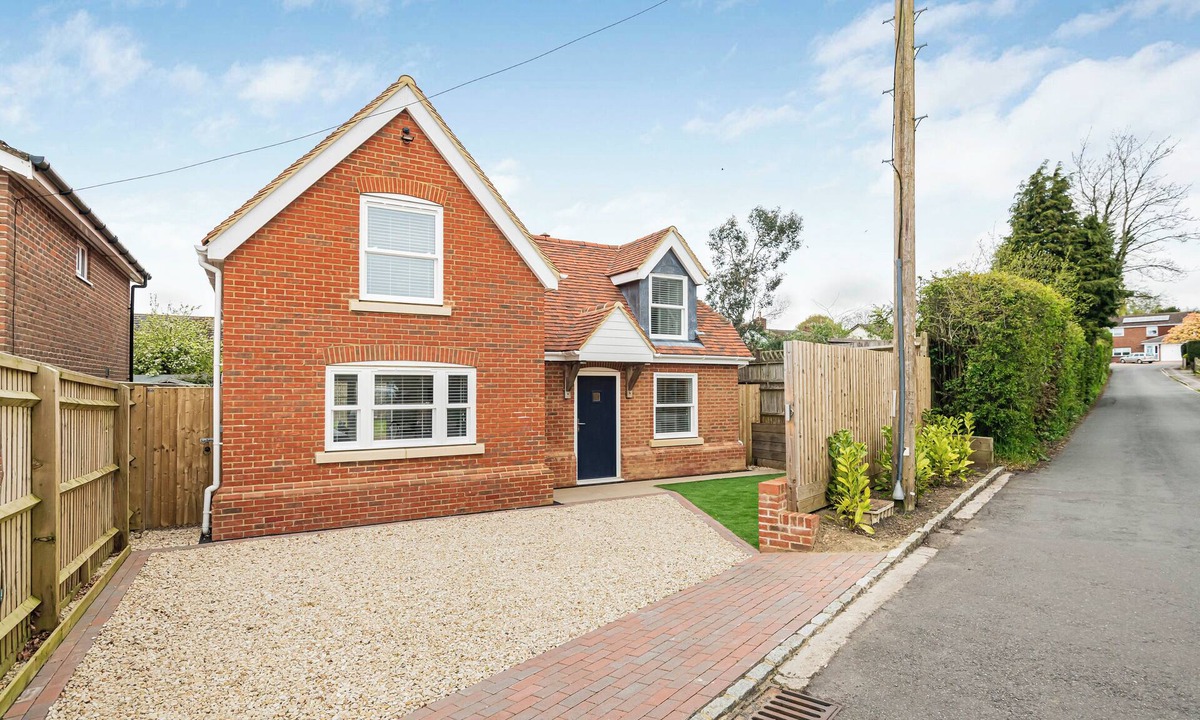 Nettlebed House | Escape to the country with us - Near Henley on Thames.