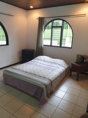 Ciudad Colon Hostel | Escape Urbano