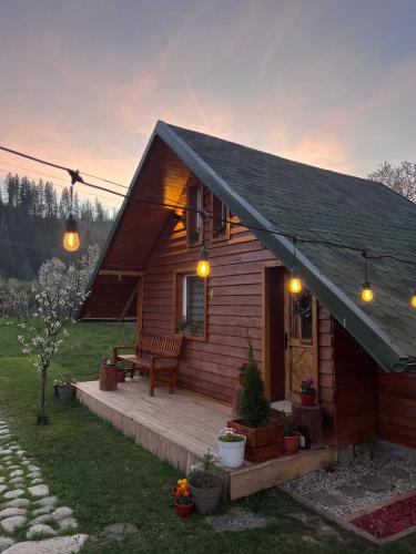 Leresti Ski Chalet | EscapeTinyCabin by IezerVenture