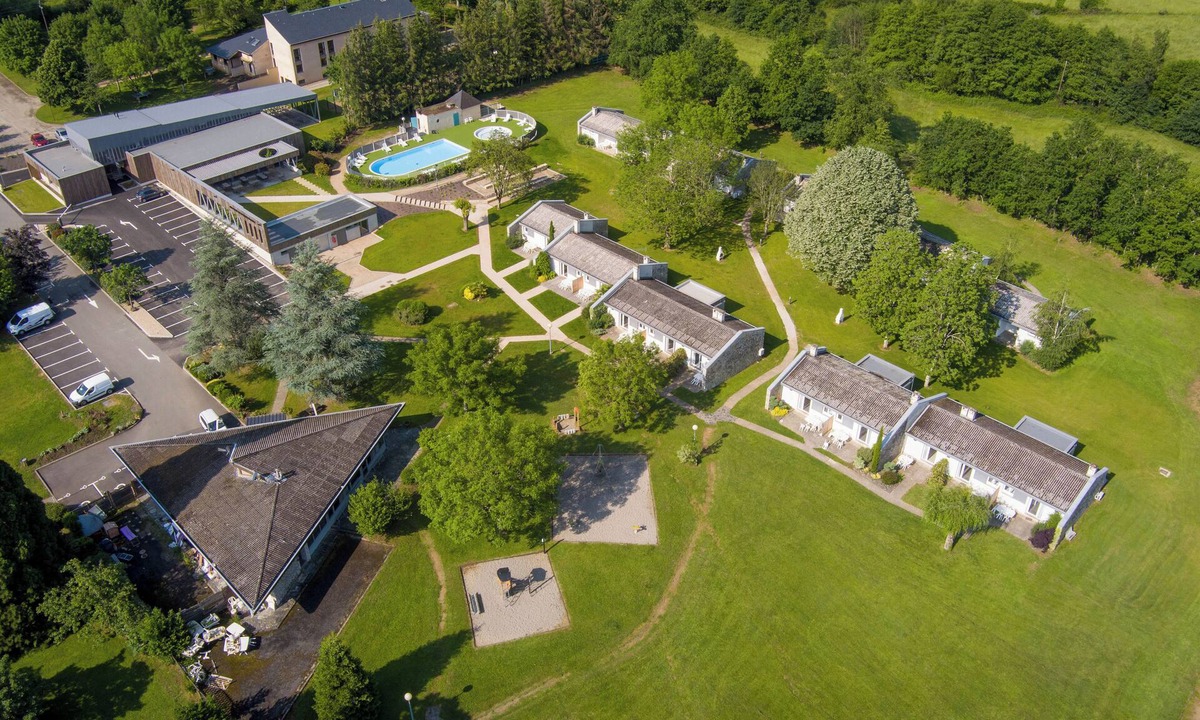 Espalion Apartment | Espalion, apartment for 6 people, 2 bedrooms, heated swimming pool, ideal for families