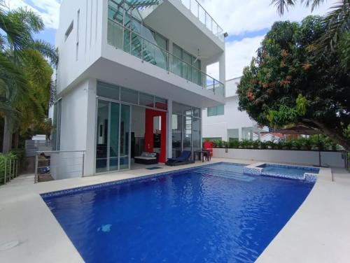 Melgar Villa | ESPECTACULAR CASA QUINTA EN MELGAR con PISCINA PRIVADA