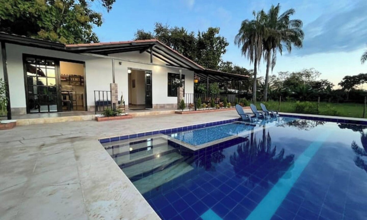 Melgar Cottage | Espectacular casa campestre hasta para 12+1 huespedes a solo 13 mins de Melgar.