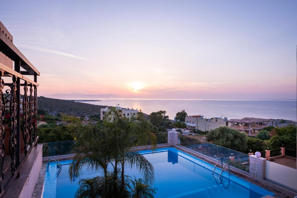 Kalathas Apartment | Esplanade Apartments - Heated Pool
