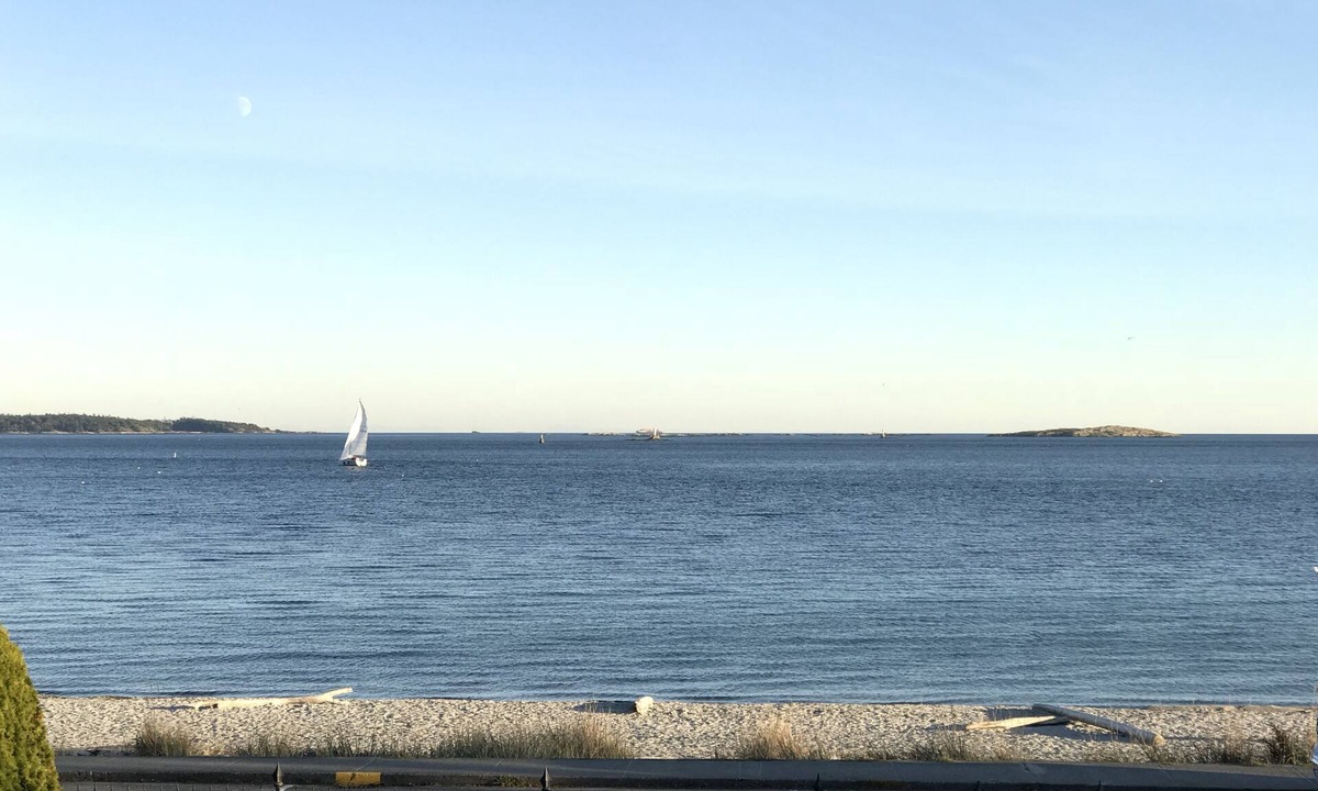 Oak Bay House | ESPLANADE BEACH SUITE