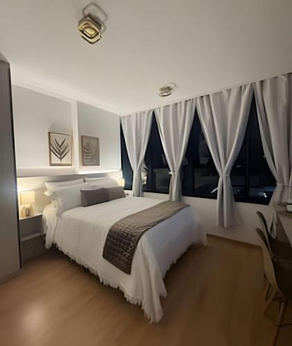Matriz Apartment | Essenza Elysia · Studio com piscina-centro