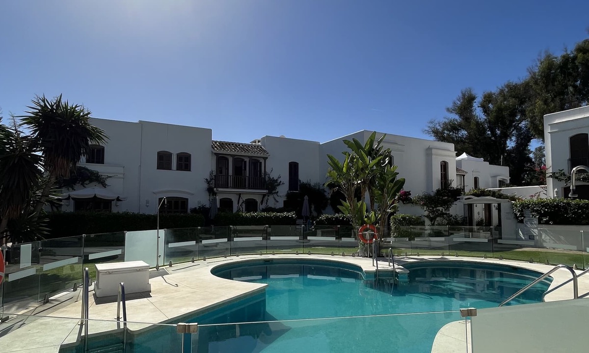 Playa del Sol-Villacana Villa | Estepona-Villacana. Apartment near the sea with pool views