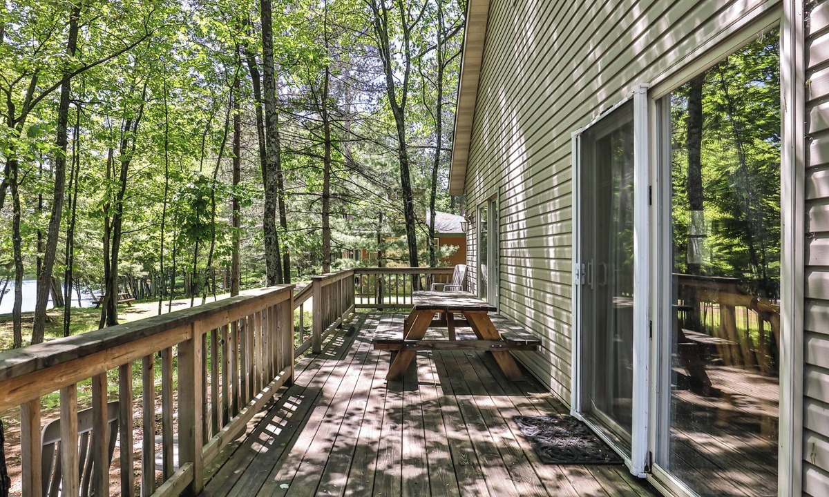 St Germain Cottage | Estrold's Resort-Maple Cabin