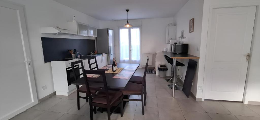 Dampierre-en-Burly Apartment | Etablissement Sablons, Relai et Travailleurs - 2 logements indépendants