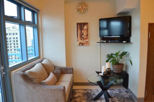 Legazpi Village Apartment | Eton Parkview
