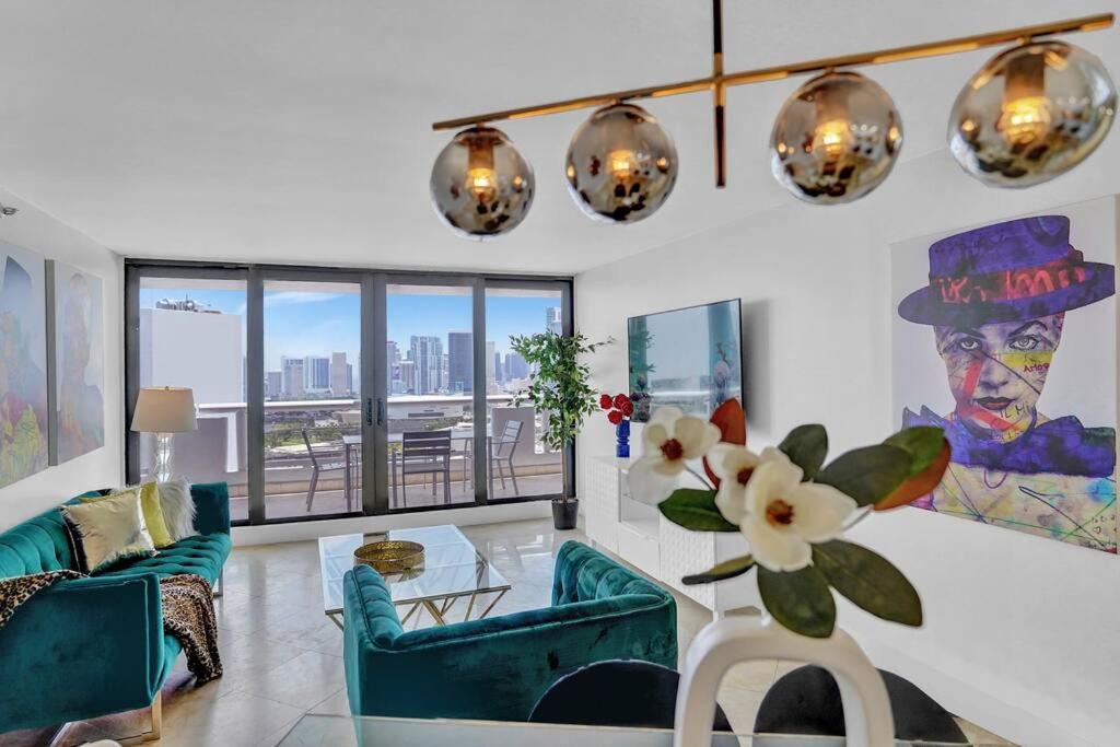 Downtown Miami Apartment | Euphoria - Miami Skyline & Water Views