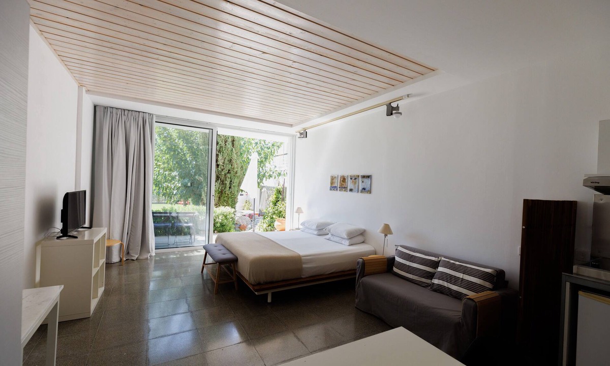 Pentakomo Apartment | Eupnea | Studio Apartment, Art by PraXis Apartments