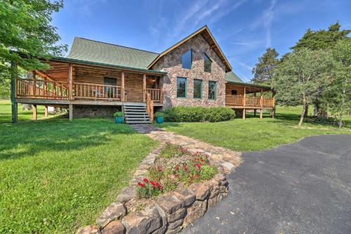Berryville House | Eureka Springs Area Cabin w/Deck + 7 Acres!