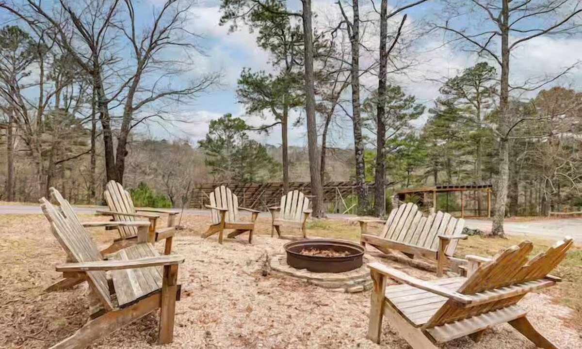 Eureka Springs Cabin | Eureka Springs Multi-Cabin Rental: Saltwater Pool!