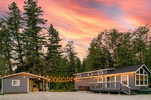 Eureka House | Eureka Tiny Home w/Hot Tub & Community Beach!