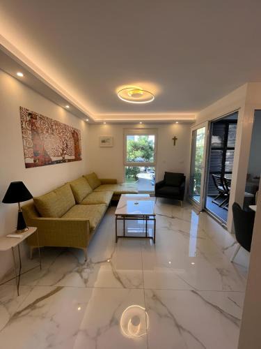 Split Apartment | Eurybia