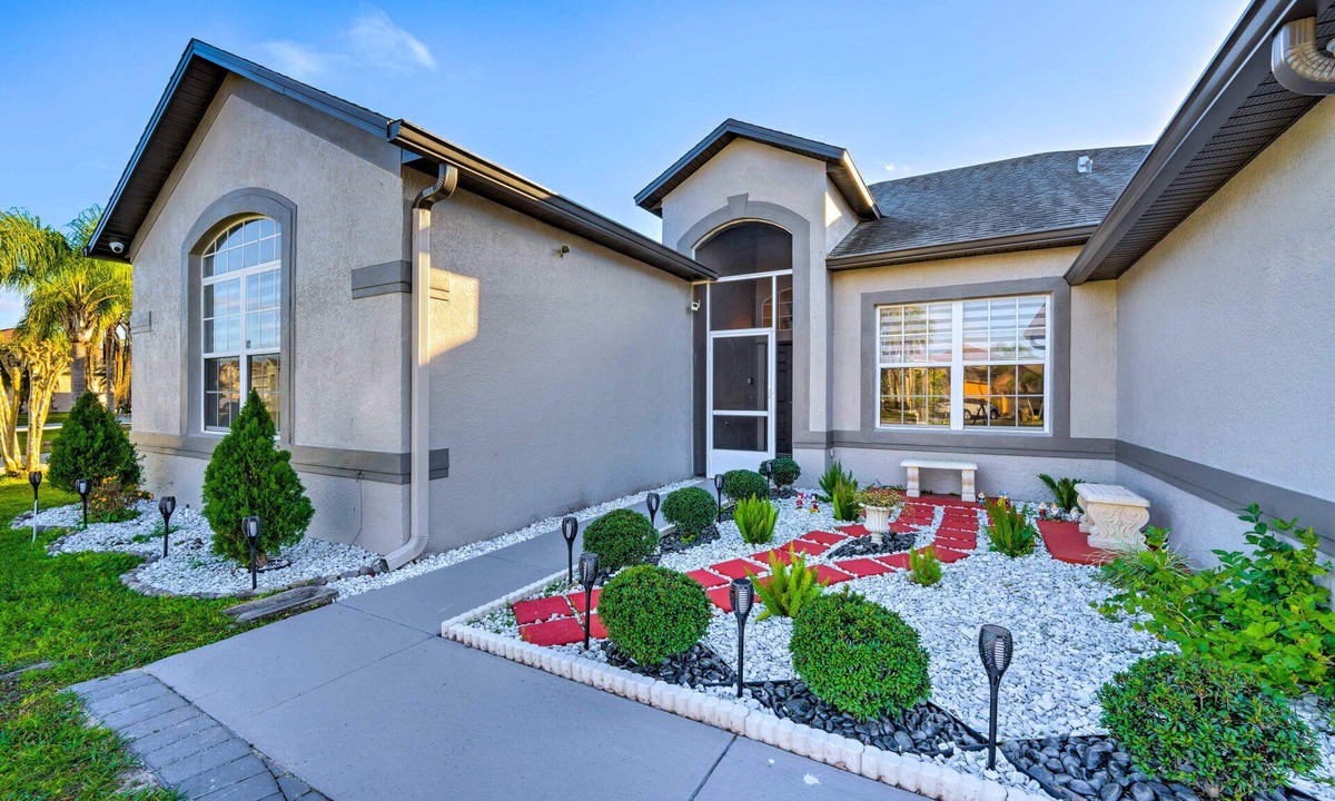 Crescent Lakes Villa | EV 5334 - 4 Bed 3 Bath Home with Screened-in Pool, Games Room, Kids Bedrooms